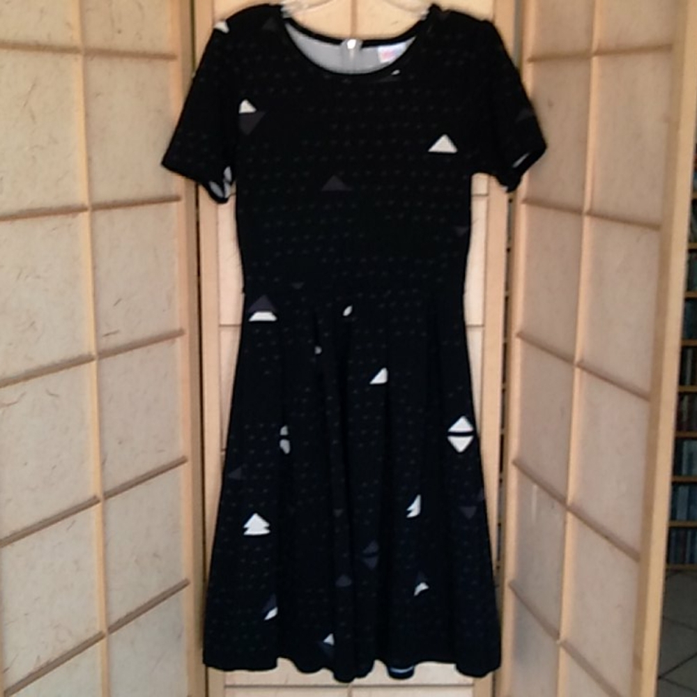 Lula Roe black triangle shapes dress sz s